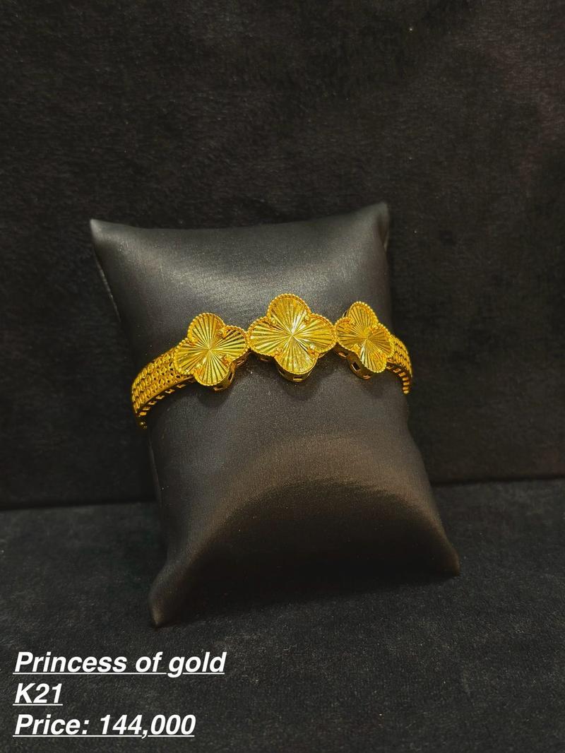 Rose Gold Diamond Bezel Watch - 22K